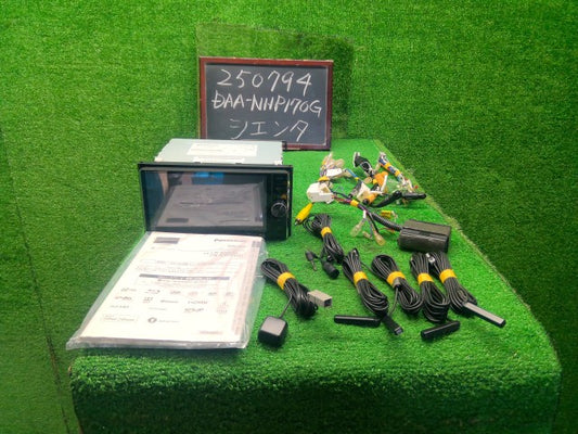 シエンタ カーナビゲーション DAA-NHP170G CN-RX04WD