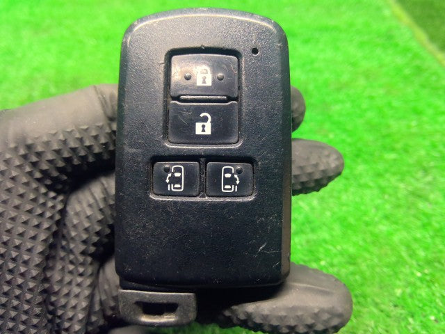 シエンタ キーレスリモコン DAA-NHP170G 89904-28561