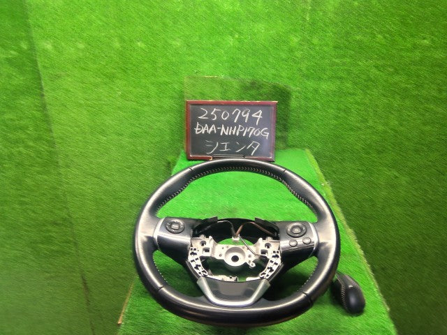 シエンタ ステアリングホイール DAA-NHP170G 45100-52610-C0