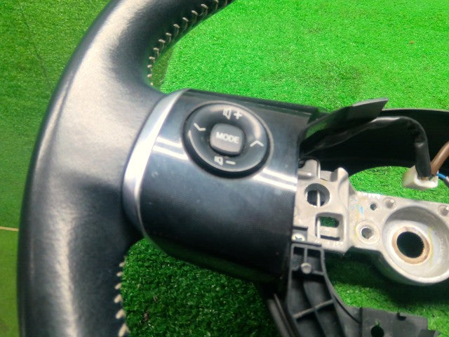 シエンタ ステアリングホイール DAA-NHP170G 45100-52610-C0