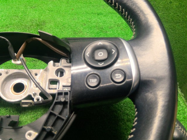 シエンタ ステアリングホイール DAA-NHP170G 45100-52610-C0