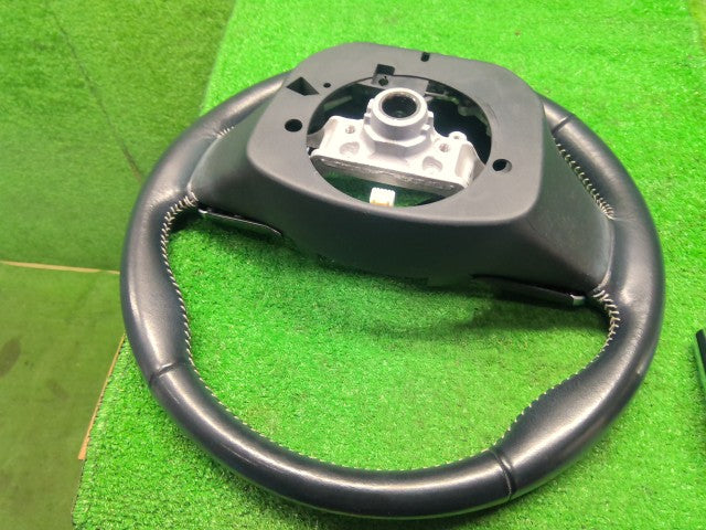 シエンタ ステアリングホイール DAA-NHP170G 45100-52610-C0
