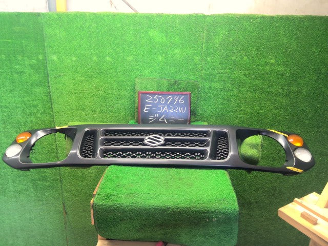 ジムニー ラジエータグリル E-JA22W 72111-82CA0-38B