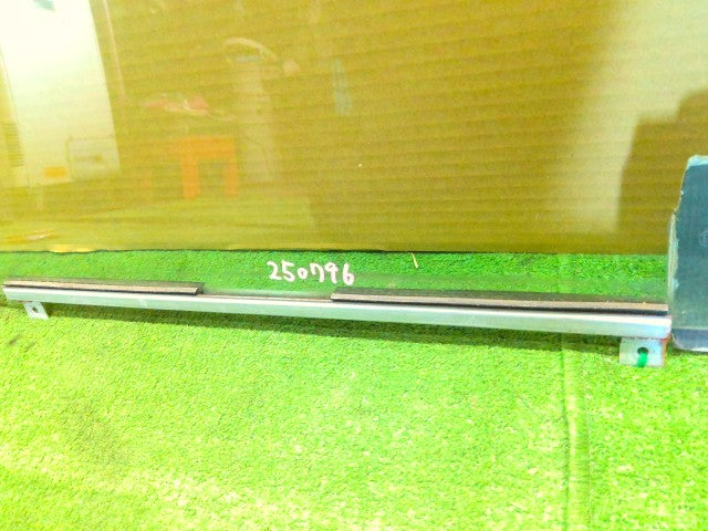 ジムニー 右Ｆドアガラス E-JA22W 84531-80160