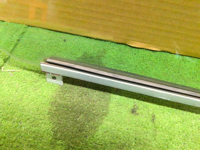 ジムニー 左Ｆドアガラス E-JA22W 84536-80160