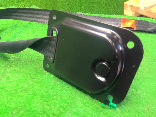 ジムニー ドライバーシートベルト E-JA22W 84901-82C10-382