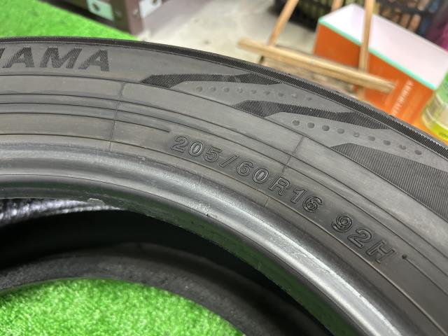 【中古】ノーマルタイヤ 16インチ ヨコハマ ブルーアース