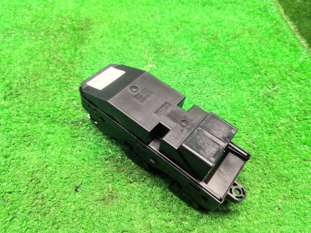 ハスラー パワーウインドウスイッチ DAA-MR41S 37990-65P00