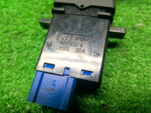 Ｎ－ＢＯＸ スイッチ DBA-JF2 35600-T6G-003
