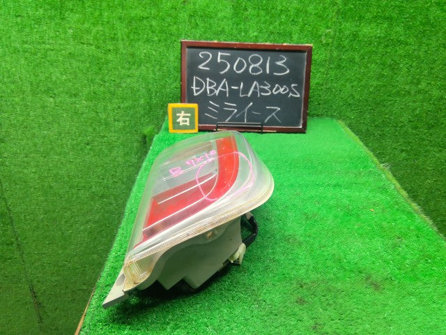 ミライース 右テールランプ DBA-LA300S 81550-B2391