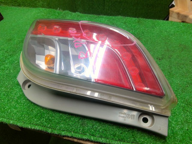 ミライース 右テールランプ DBA-LA300S 81550-B2391