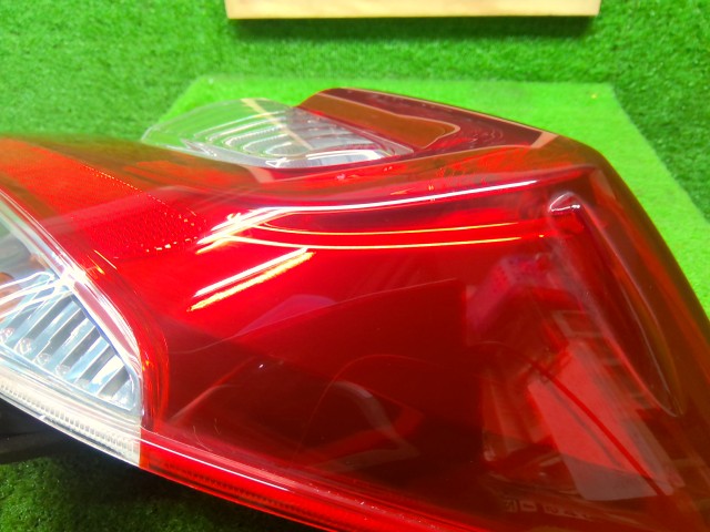 【中古】ヴィッツ DBA-KSP130 右テールランプ 81550-52B90