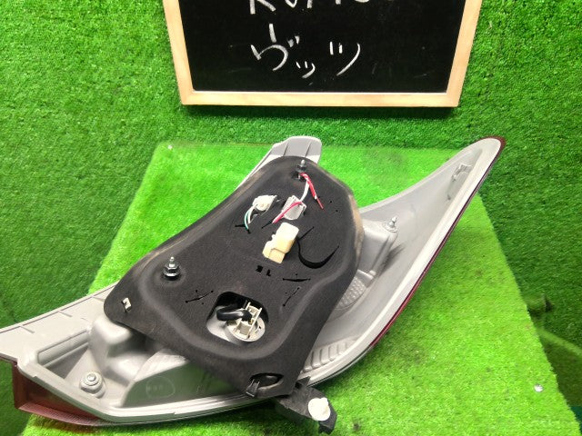 【中古】ヴィッツ DBA-KSP130 左テールランプ 81560-52B90