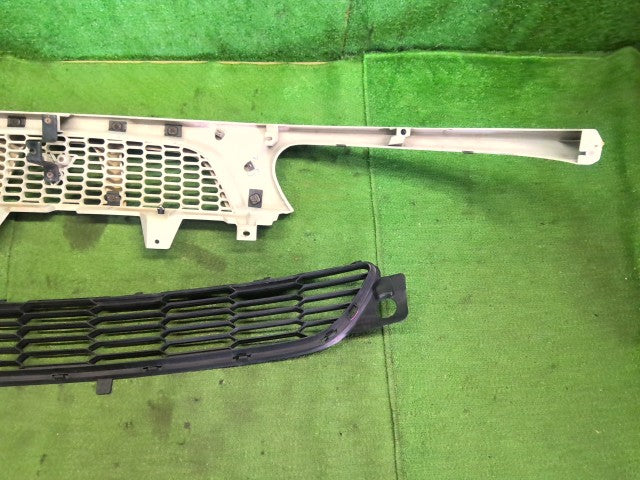 デリカスペースギア ラジエータグリル GH-PD6W 7450A171WA