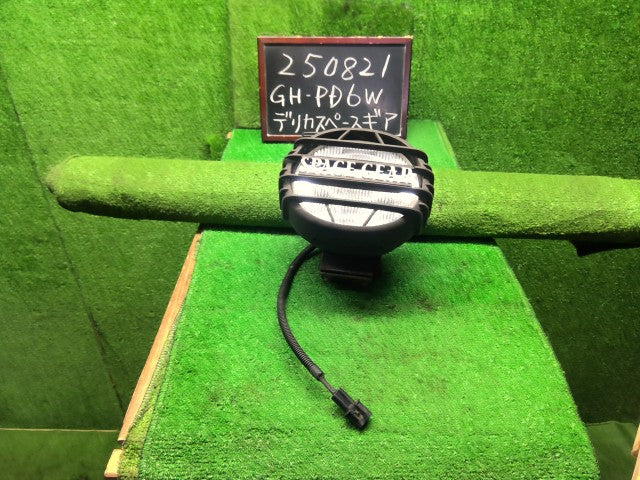 デリカスペースギア 右フォグランプ GH-PD6W MR564916