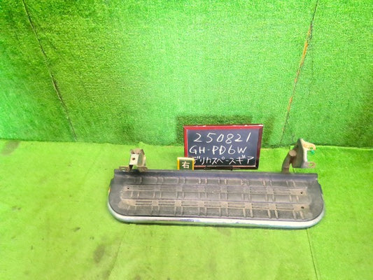 デリカスペースギア 右サイドステップ GH-PD6W MR365074