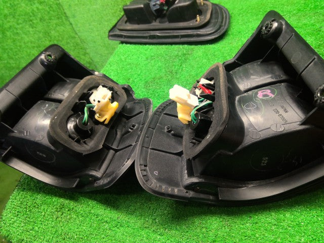 デリカスペースギア テールランプ・フィニッシャーセット GH-PD6W 8330A128/8330A127