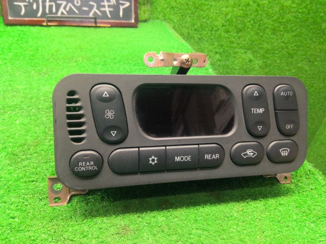 デリカスペースギア Ａ／Ｃスイッチパネル GH-PD6W MR460549