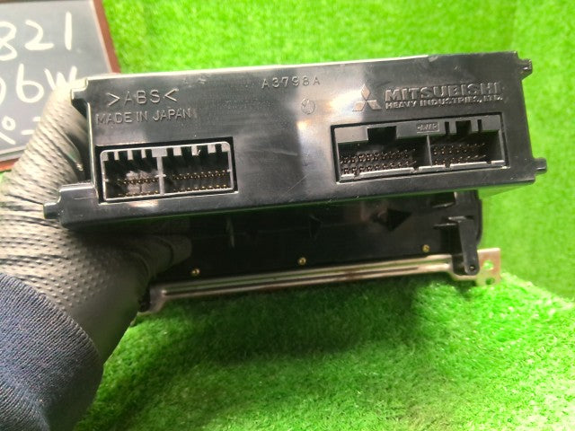 デリカスペースギア Ａ／Ｃスイッチパネル GH-PD6W MR460549