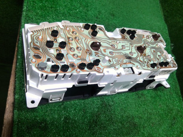 デリカスペースギア スピードメーター GH-PD6W 8105A030