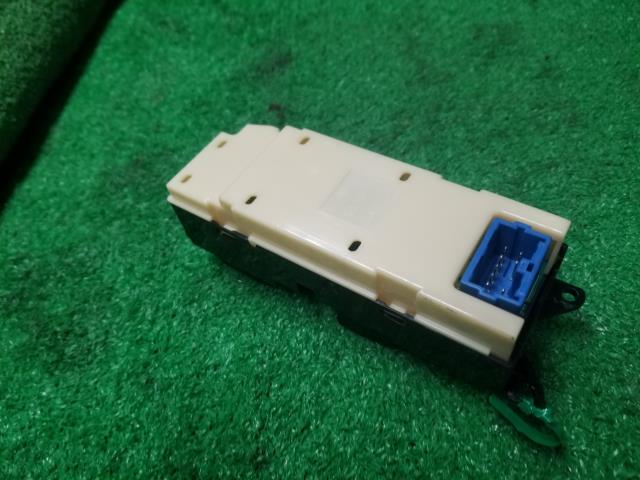 デリカスペースギア パワーウインドウスイッチ GH-PD6W MR277360