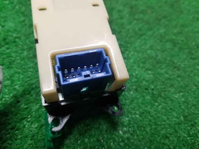 デリカスペースギア パワーウインドウスイッチ GH-PD6W MR277360
