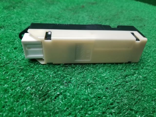 デリカスペースギア パワーウインドウスイッチ GH-PD6W MR301041