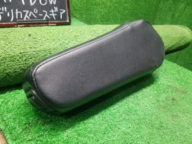 デリカスペースギア アームレスト GH-PD6W MR654297