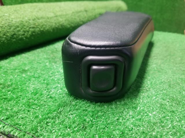 デリカスペースギア アームレスト GH-PD6W MR654297