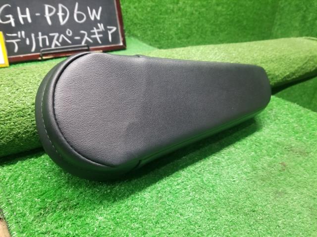 デリカスペースギア アームレスト GH-PD6W MR654296