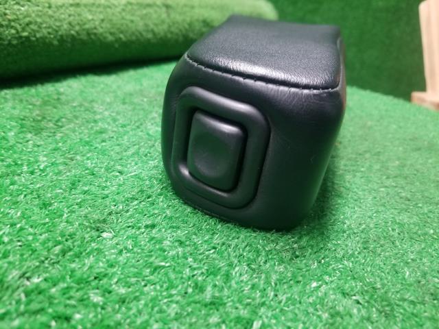 デリカスペースギア アームレスト GH-PD6W MR654296