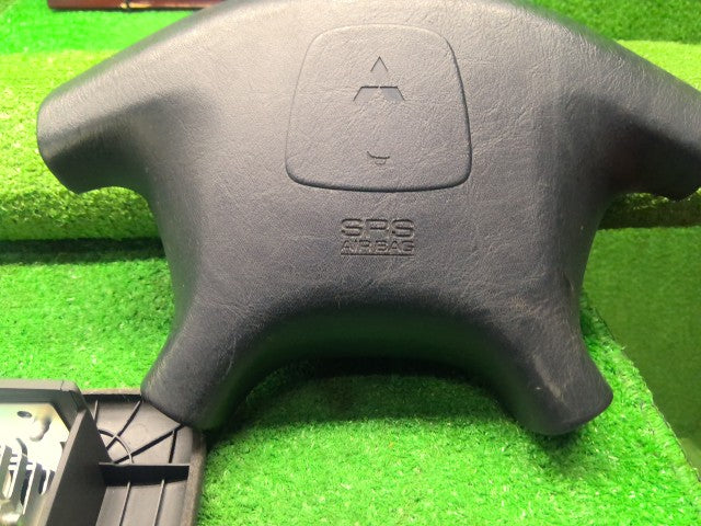 デリカスペースギア 内装部品 GH-PD6W MR793542 MR781045