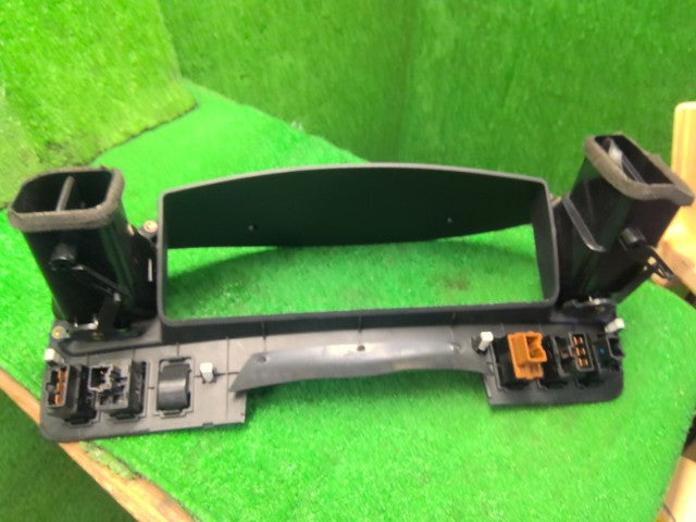 デリカスペースギア 内装部品 GH-PD6W MB939411