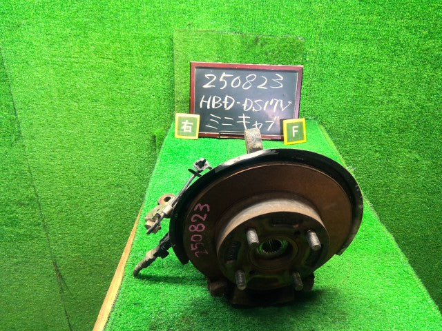 ミニキャブ 右ＦナックルハブＡＳＳＹ HBD-DS17V MQ512864