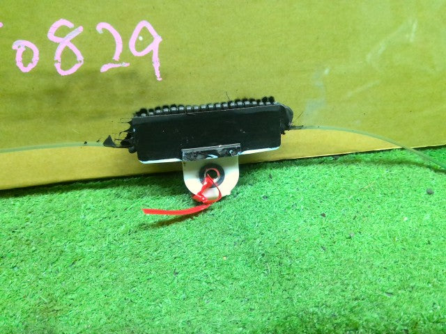 ヴェルファイア 左Ｆドアガラス DBA-ANH20W 68100-58051