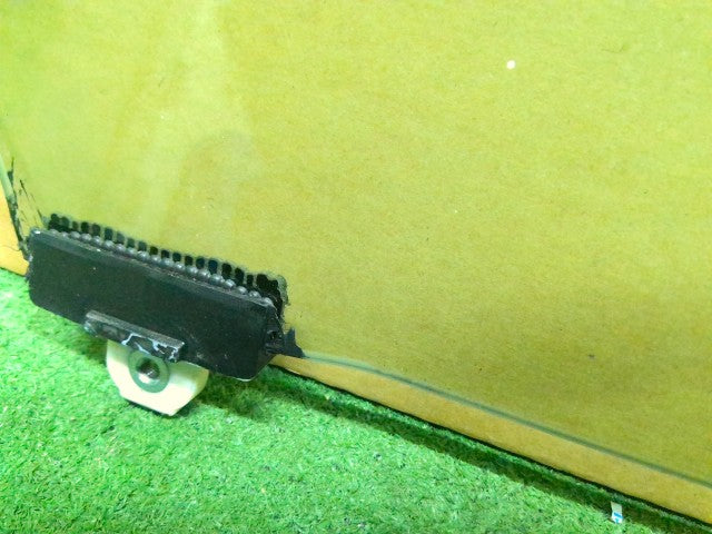 ヴェルファイア 左Ｆドアガラス DBA-ANH20W 68100-58051