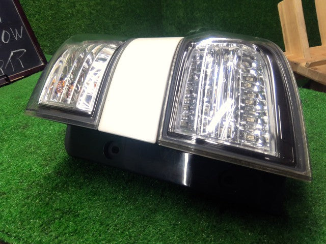 ヴェルファイア 右テールランプ DBA-ANH20W 81550-58091
