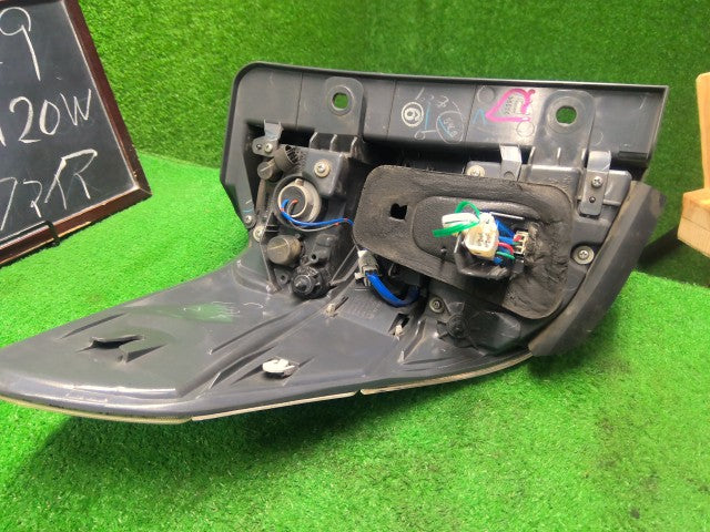 ヴェルファイア 右テールランプ DBA-ANH20W 81550-58091