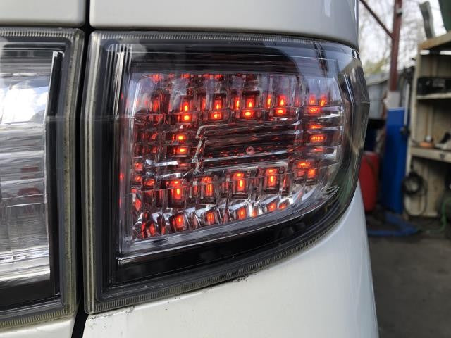 ヴェルファイア 右テールランプ DBA-ANH20W 81550-58091