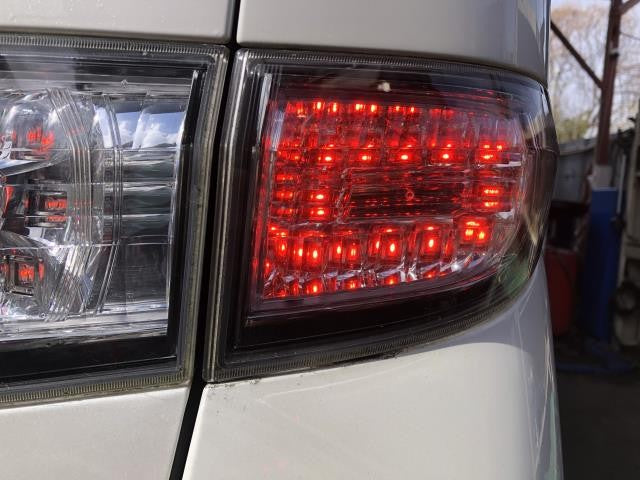 ヴェルファイア 右テールランプ DBA-ANH20W 81550-58091