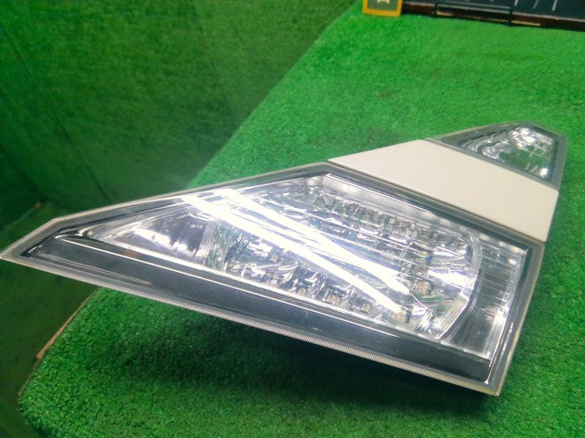 ヴェルファイア 右テールランプ DBA-ANH20W 81580-58180