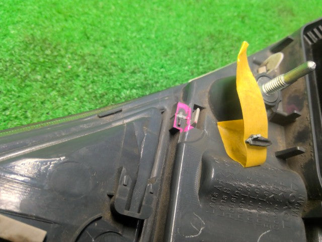 ヴェルファイア 右テールランプ DBA-ANH20W 81580-58180