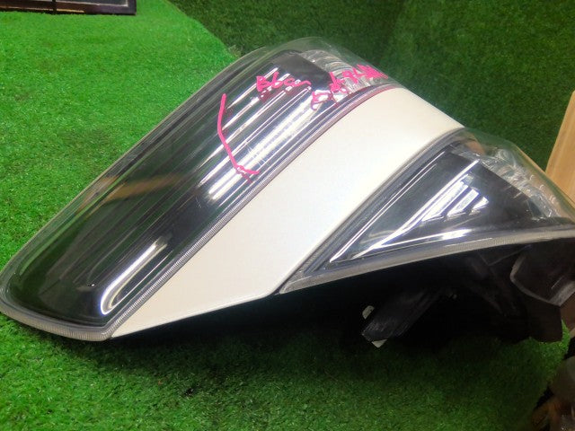 ヴェルファイア 左テールランプ DBA-ANH20W 81560-58091