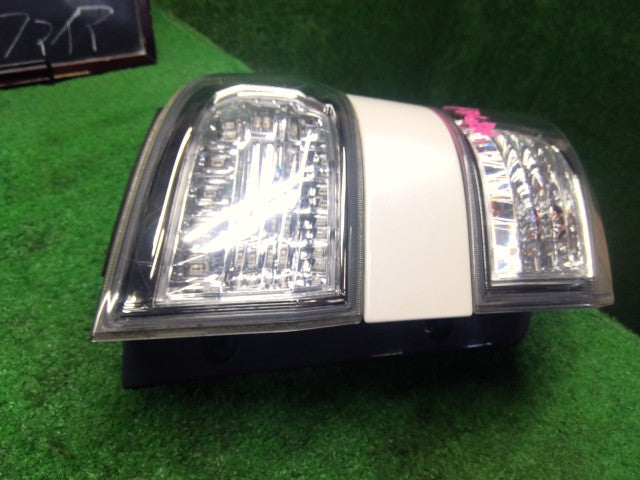 ヴェルファイア 左テールランプ DBA-ANH20W 81560-58091