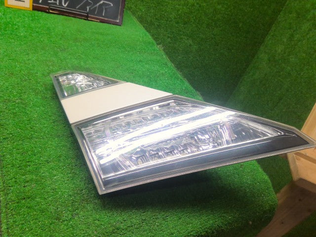 ヴェルファイア 左テールランプ DBA-ANH20W 81590-58180