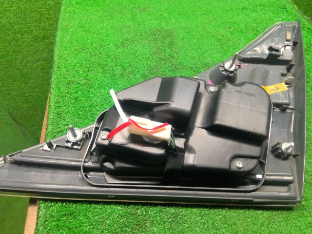 ヴェルファイア 左テールランプ DBA-ANH20W 81590-58180