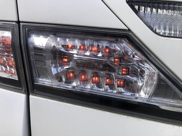 ヴェルファイア 左テールランプ DBA-ANH20W 81590-58180
