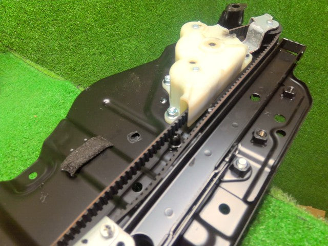 ヴェルファイア 右パワースライドドアモーター DBA-ANH20W 85005-58042