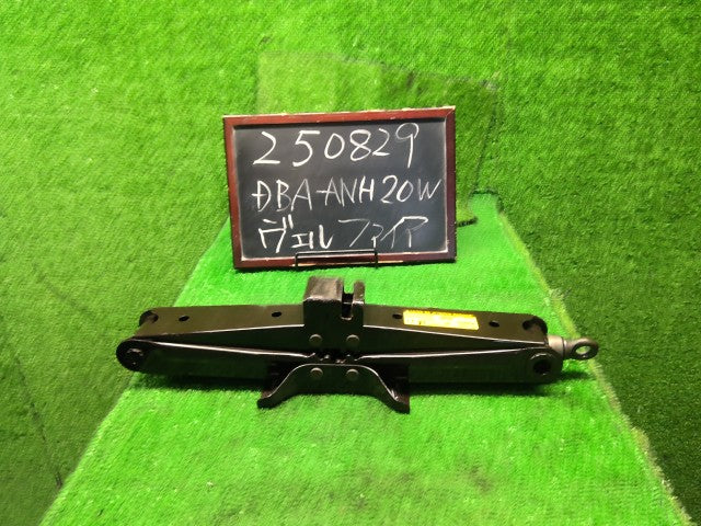 ヴェルファイア ジャッキ DBA-ANH20W