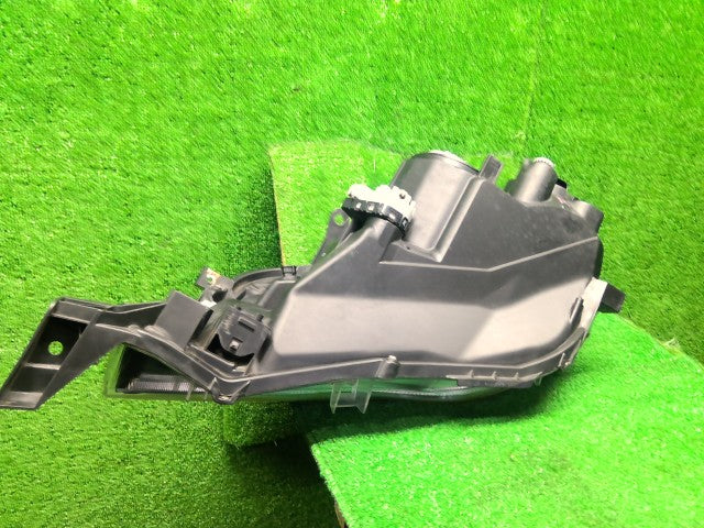 カローラフィールダー 右ヘッドランプＡＳＳＹ DBA-NZE164G 81145-12J60